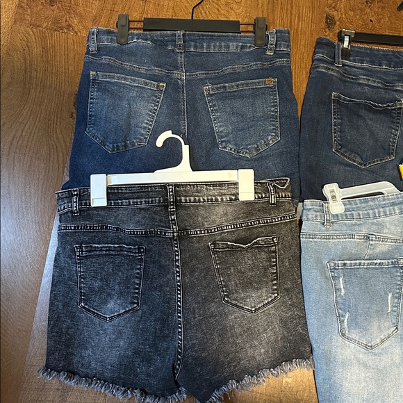 Women’s shorts bundle - Picture 5 of 6